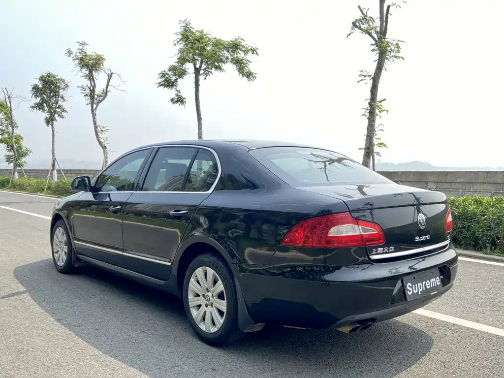 SKODA SUPERB 2011