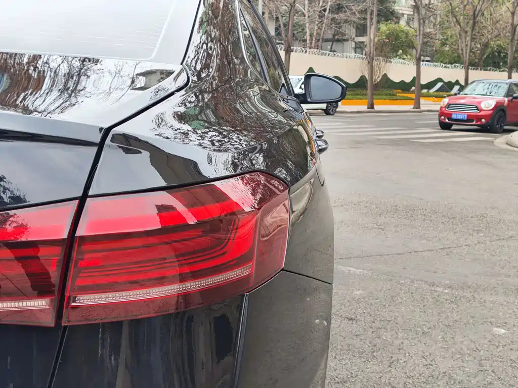 VOLKSWAGEN PASSAT 2024
