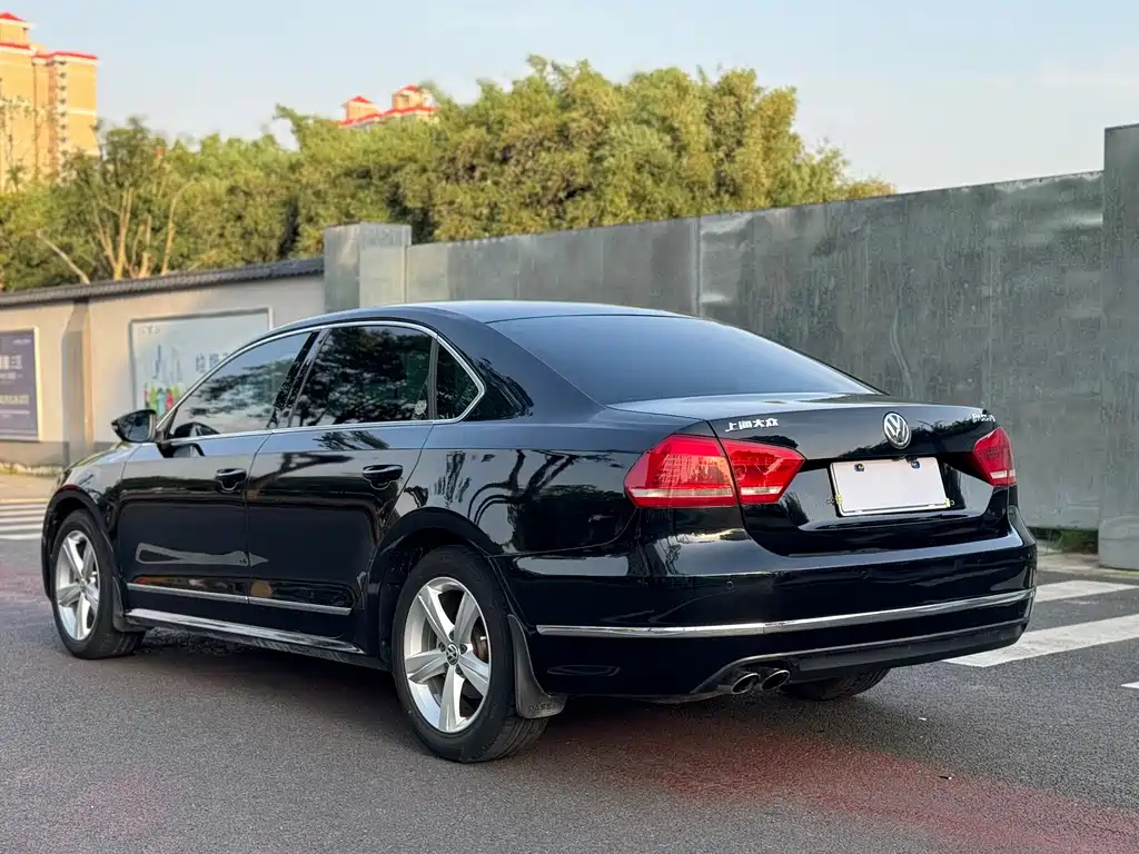 VOLKSWAGEN PASSAT 2014