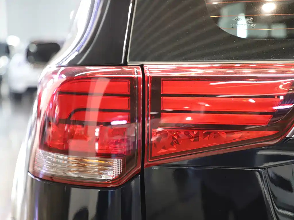 MITSUBISHI OUTLANDER 2023