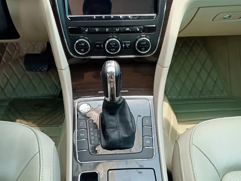 VOLKSWAGEN PASSAT 2015