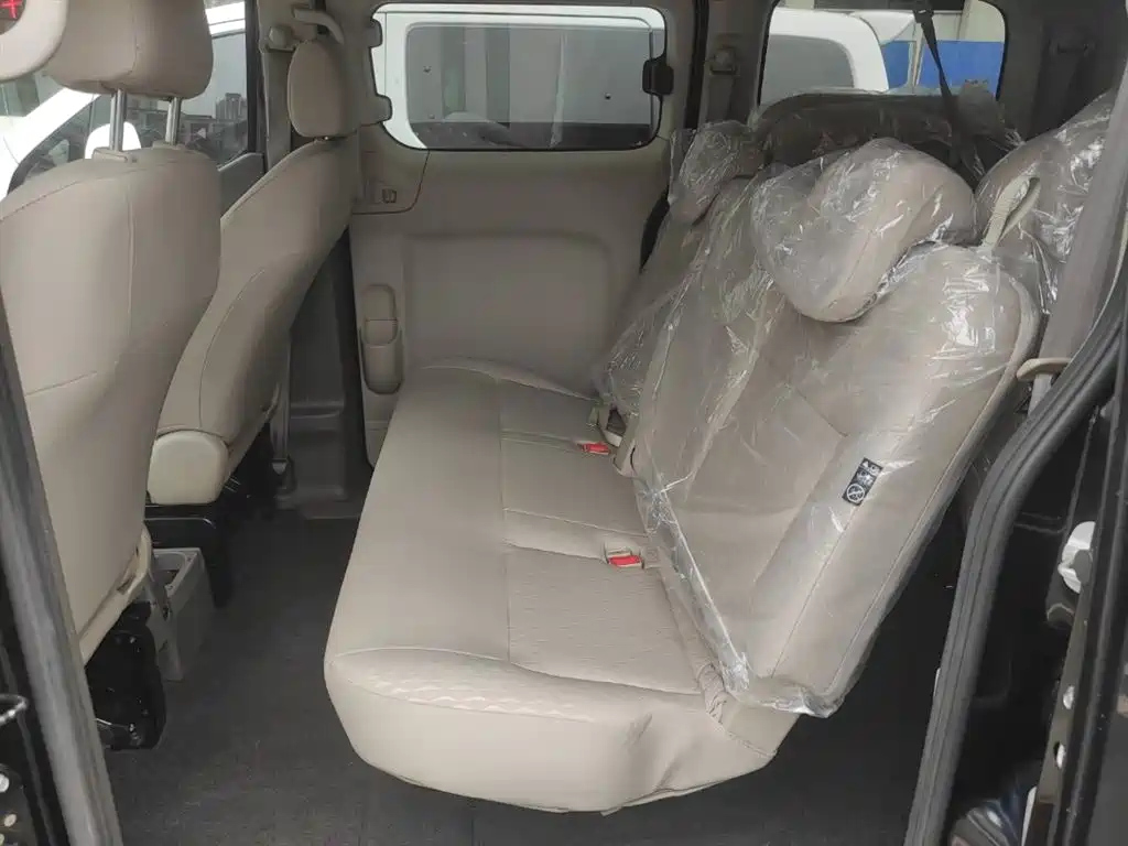NISSAN NV200 2019