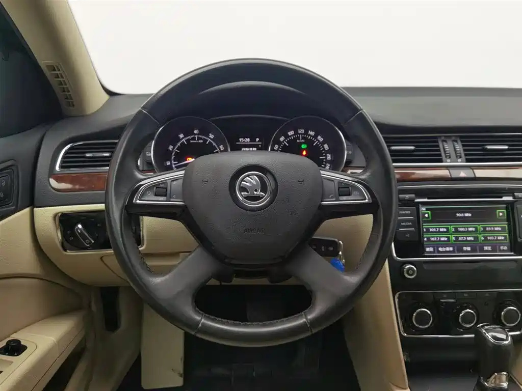 SKODA SUPERB 2015