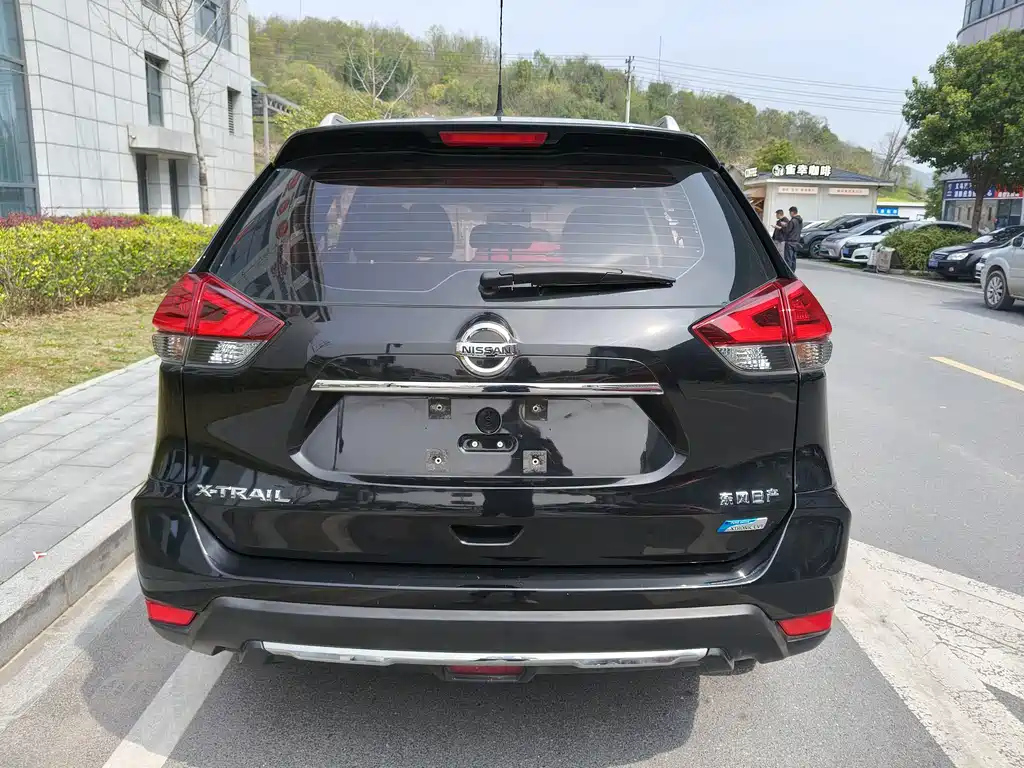 NISSAN X-TRAIL 2018
