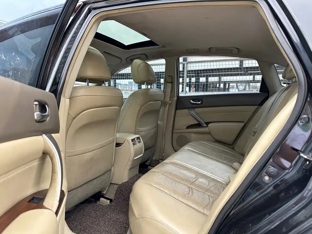 NISSAN TEANA 2010
