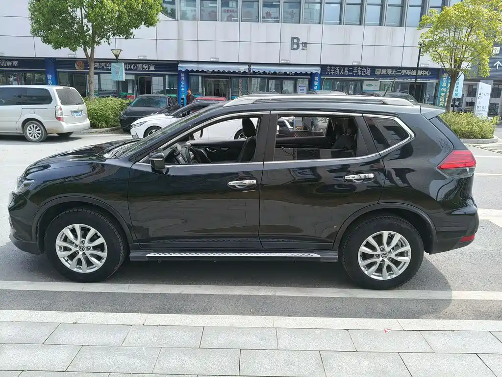NISSAN X-TRAIL 2018