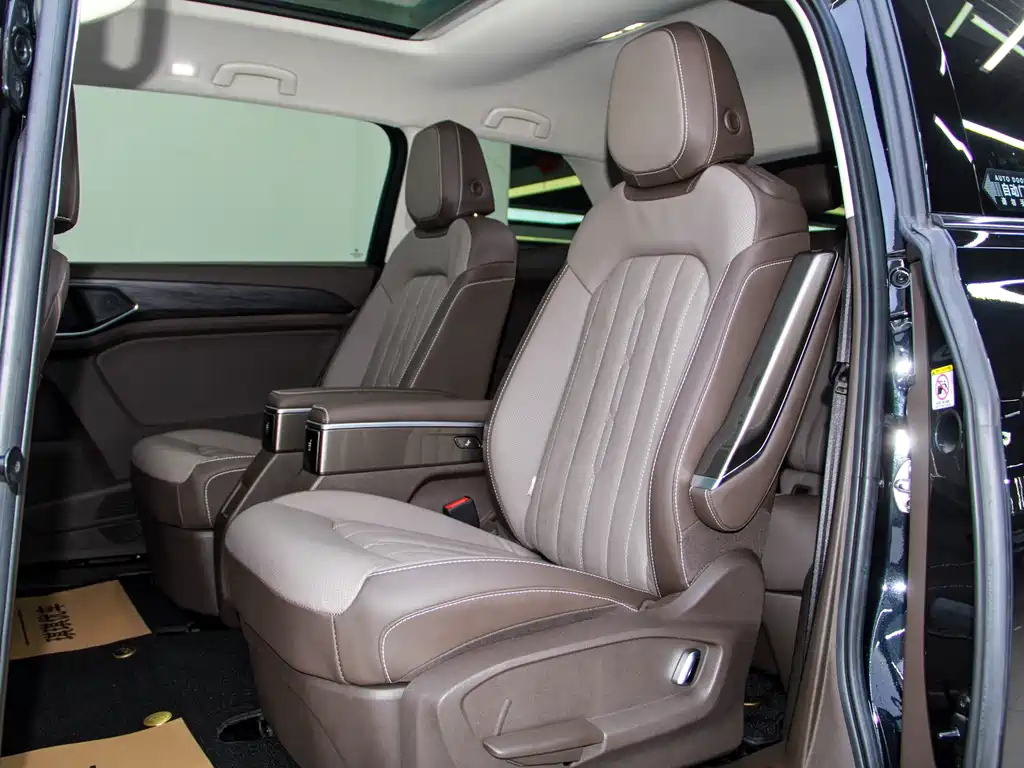 VOLKSWAGEN VILORAN 2023