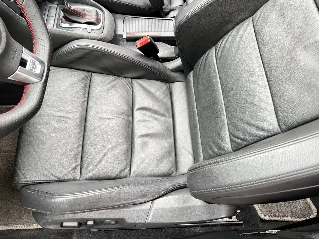 VOLKSWAGEN GOLF 2010
