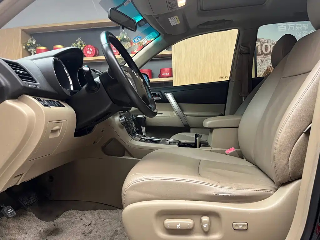 TOYOTA HIGHLANDER 2012