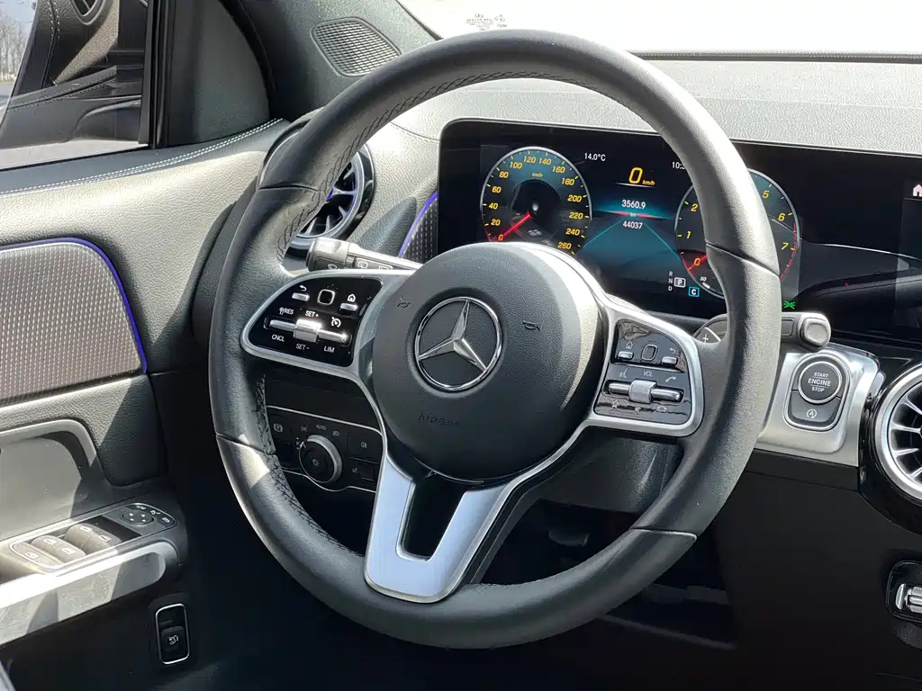 MERCEDES BENZ GLB 2022