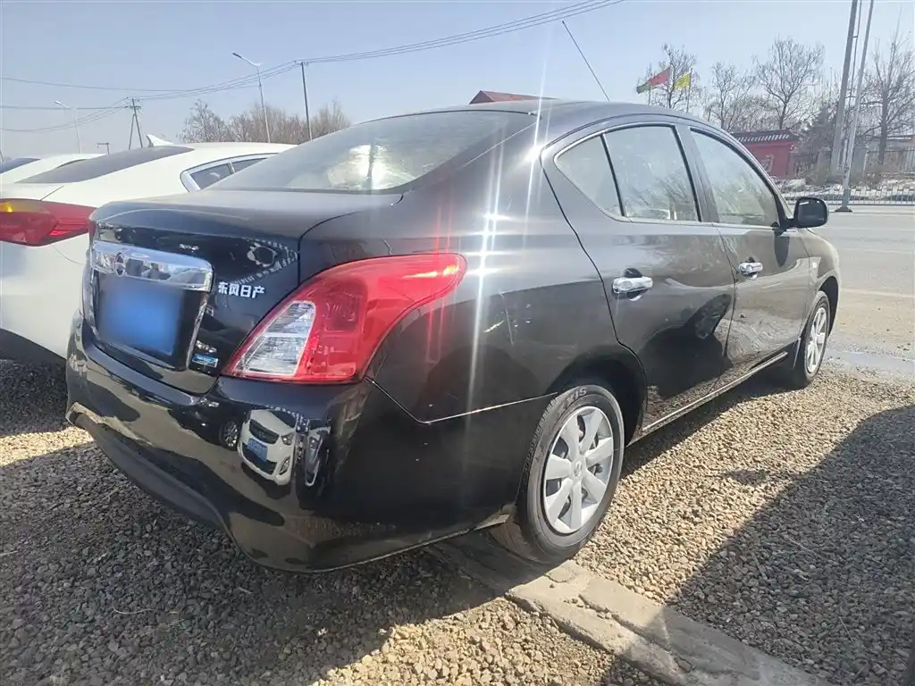 NISSAN SUNNY 2015