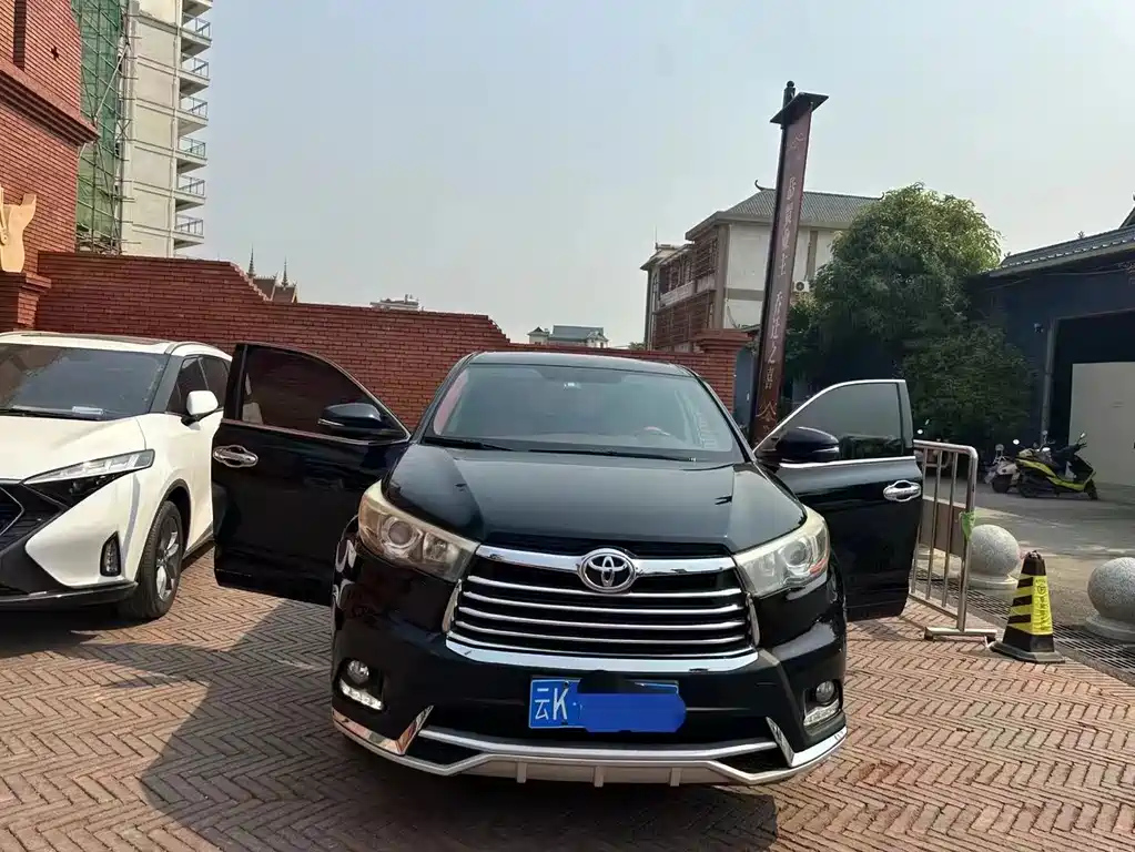 TOYOTA HIGHLANDER 2015