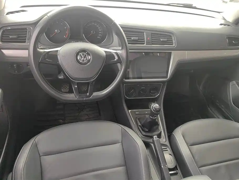 VOLKSWAGEN LAVIDA 2016