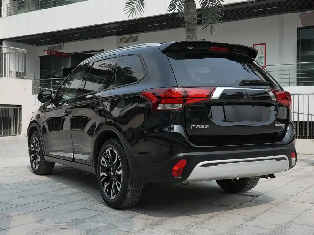 MITSUBISHI OUTLANDER 2021