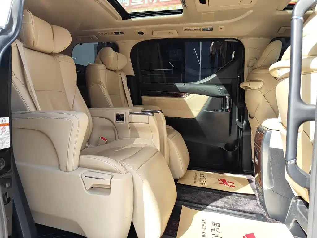 TOYOTA ALPHARD 2018