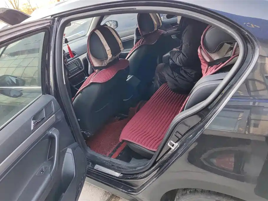 VOLKSWAGEN LAVIDA 2016