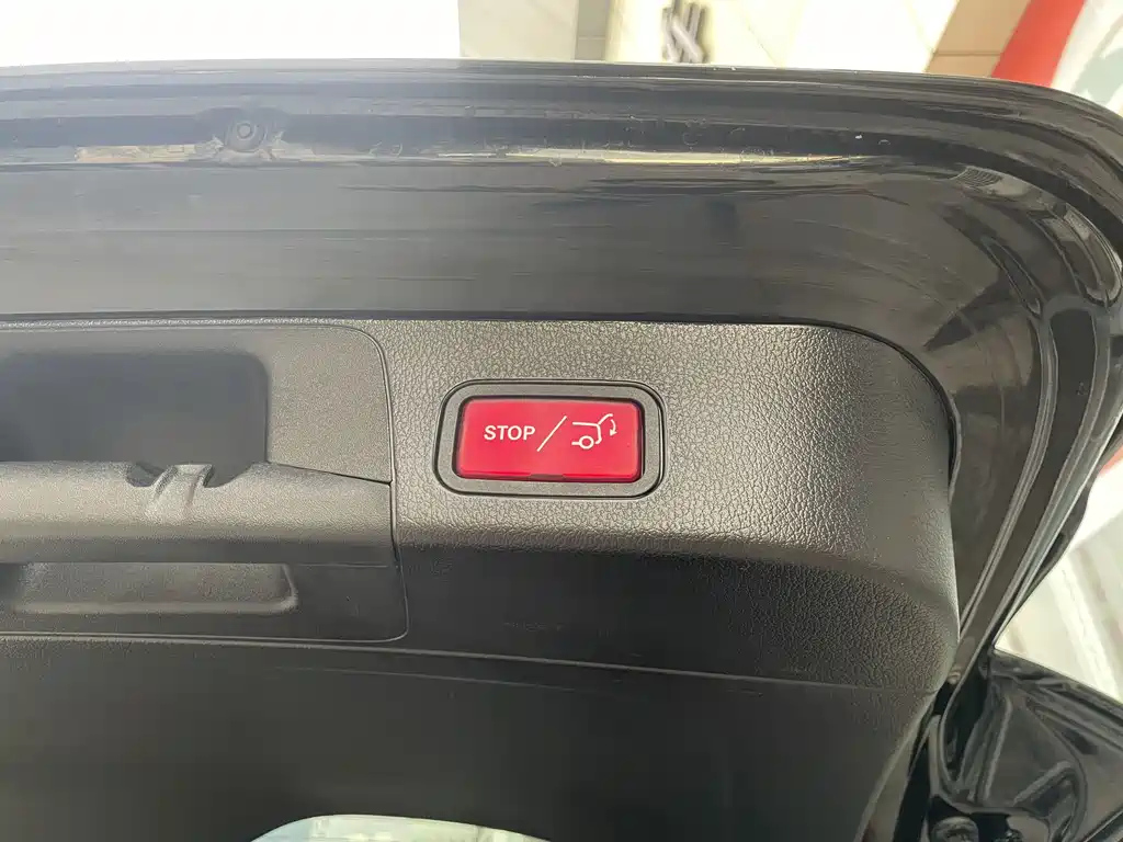 MERCEDES BENZ GLB 2023