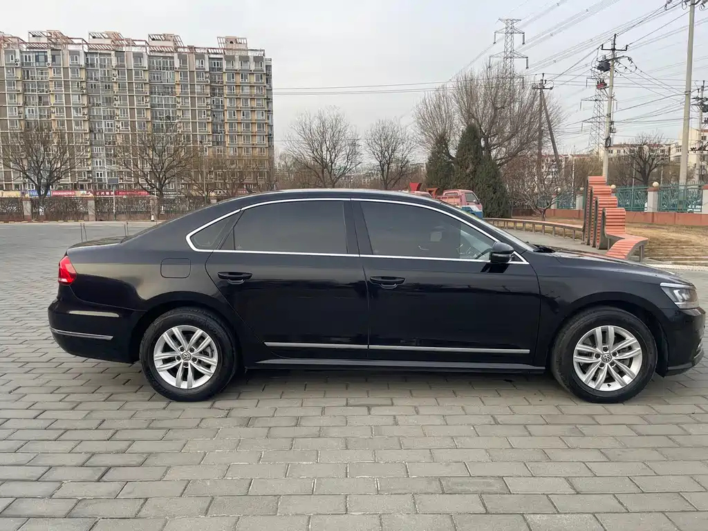 VOLKSWAGEN PASSAT 2017