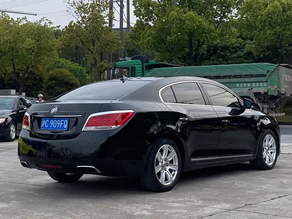 BUICK LACROSSE 2011