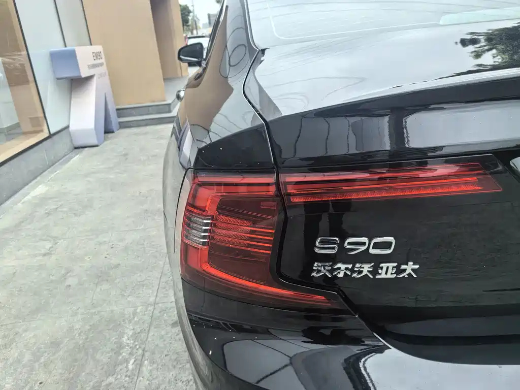 VOLVO S90 2022