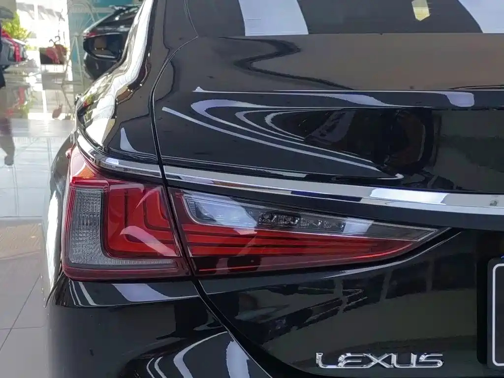 LEXUS ES 2021