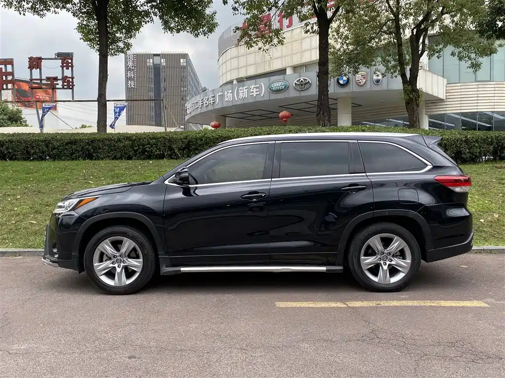 TOYOTA HIGHLANDER 2021