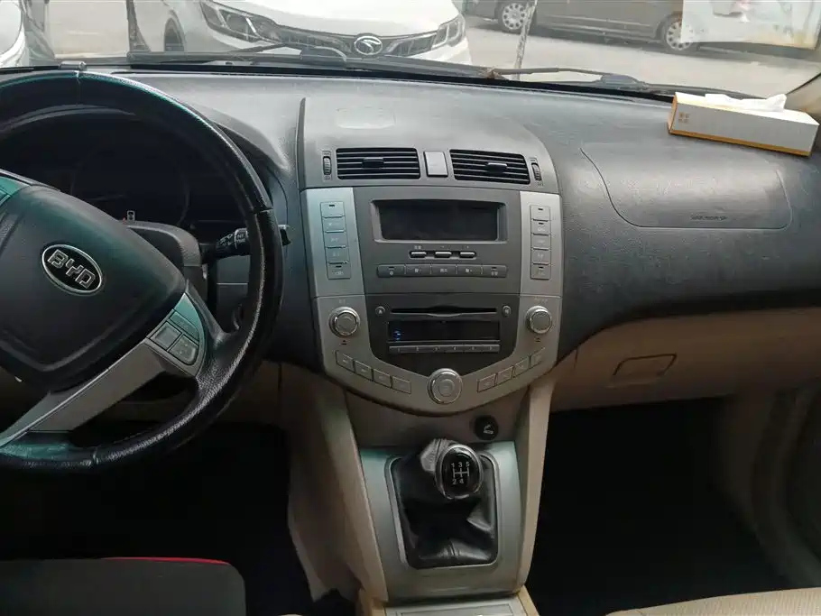 BYD S6 2013