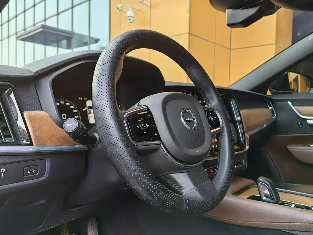 VOLVO S90 2021