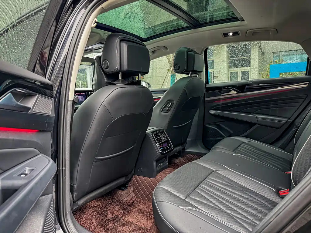 VOLKSWAGEN PASSAT 2023