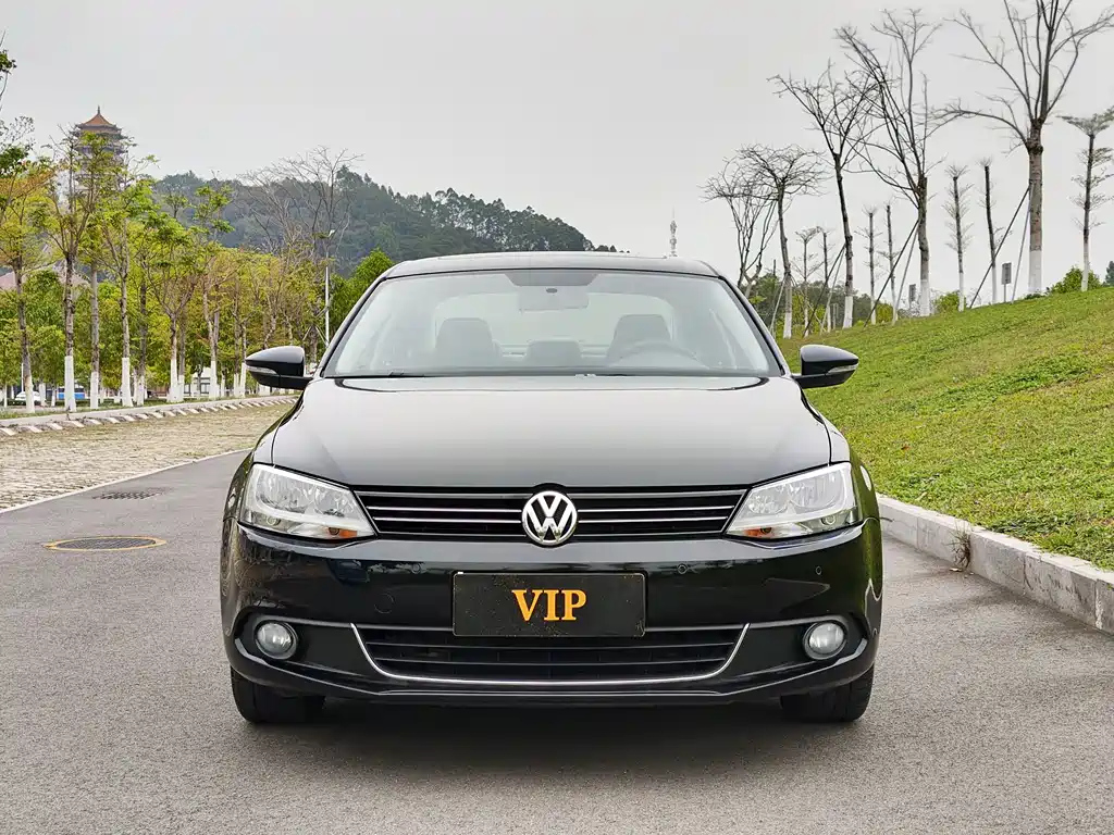 VOLKSWAGEN SAGITAR 2014