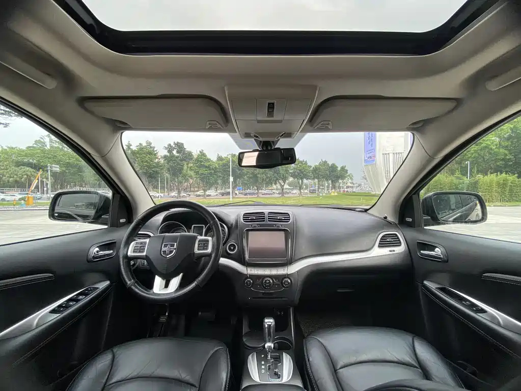 DODGE JCUV 2015
