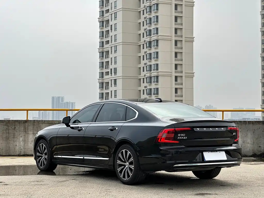 VOLVO S90 2021
