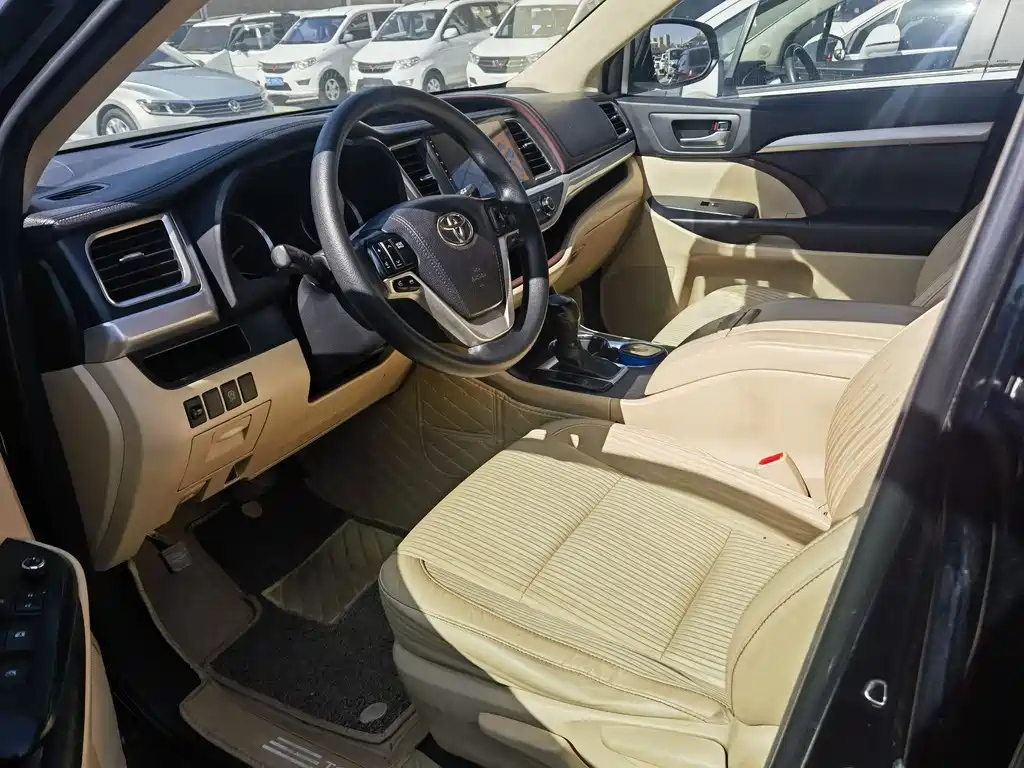 TOYOTA HIGHLANDER 2015