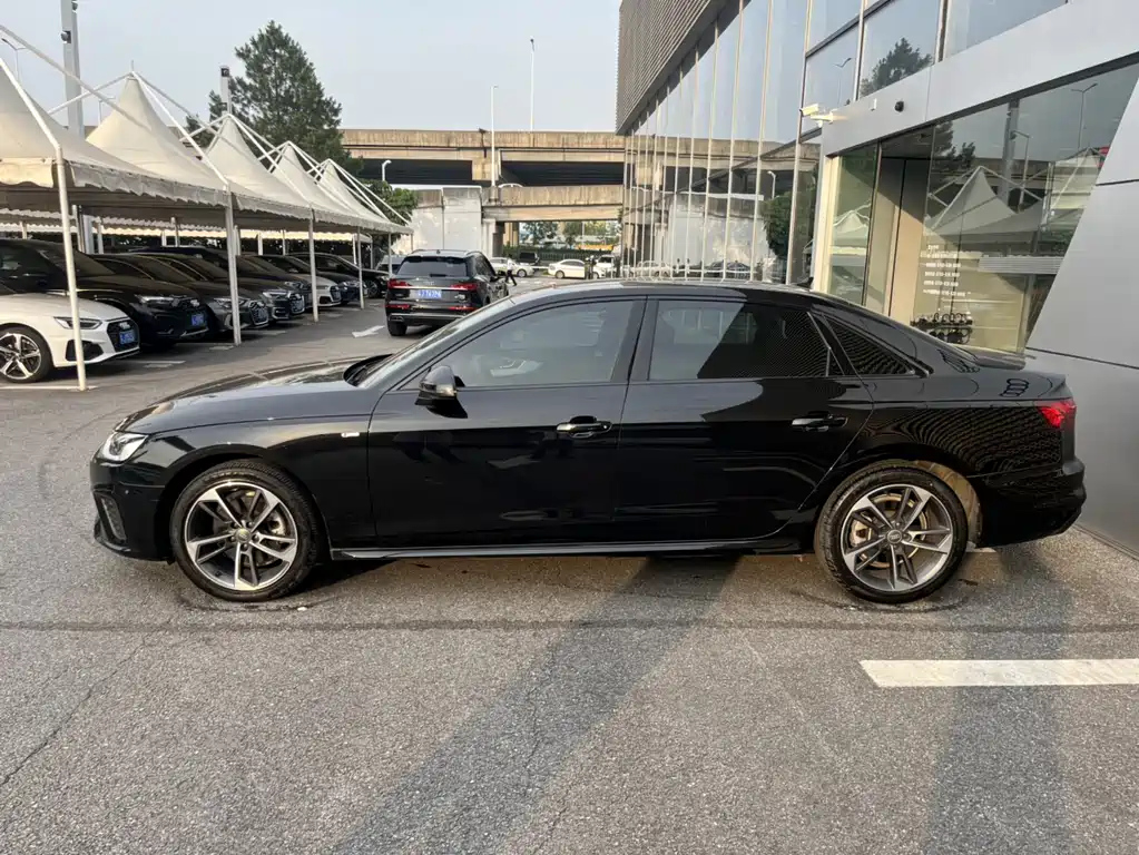 AUDI A4L 2022