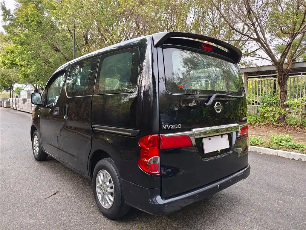 NISSAN NV200 2013