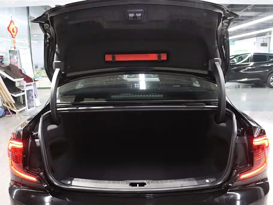 VOLVO S90 2021