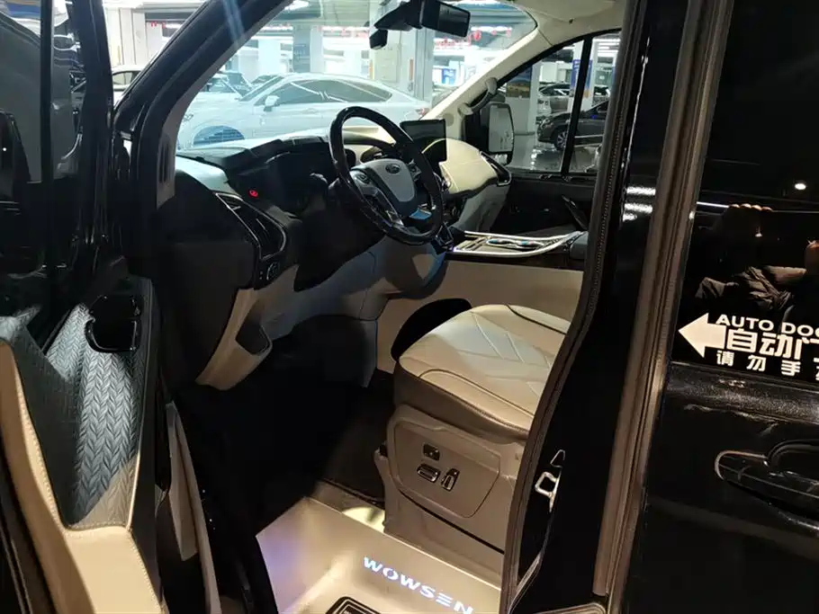 FORD TOUREO 2020