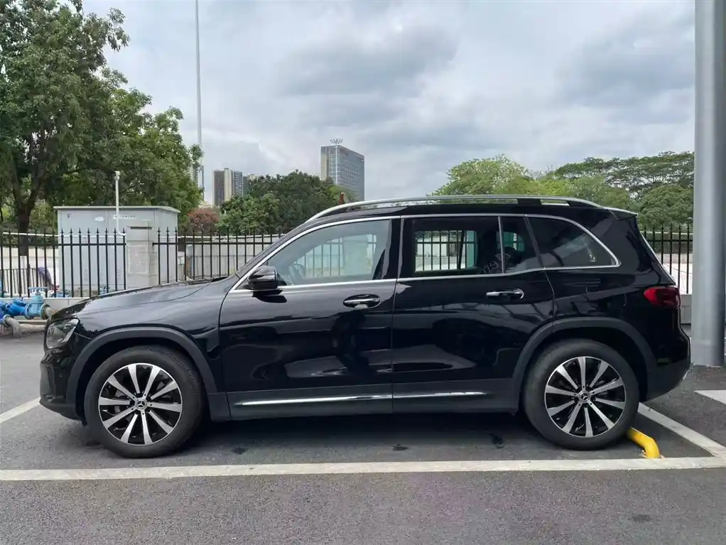 MERCEDES BENZ GLB 2024