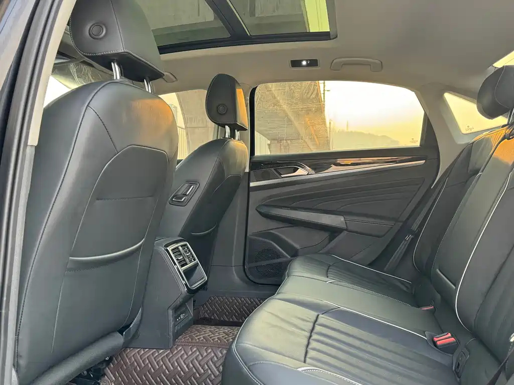 VOLKSWAGEN PASSAT 2022