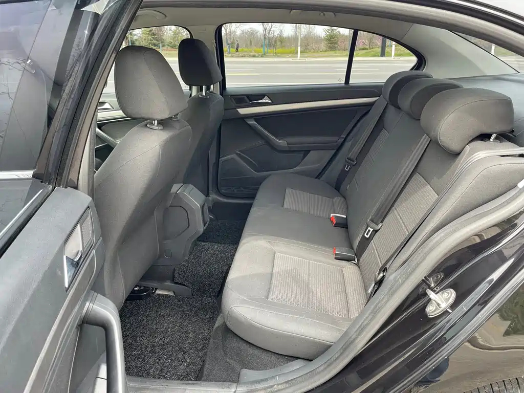 VOLKSWAGEN LAVIDA 2016