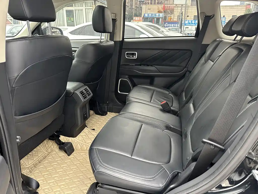 MITSUBISHI OUTLANDER 2020