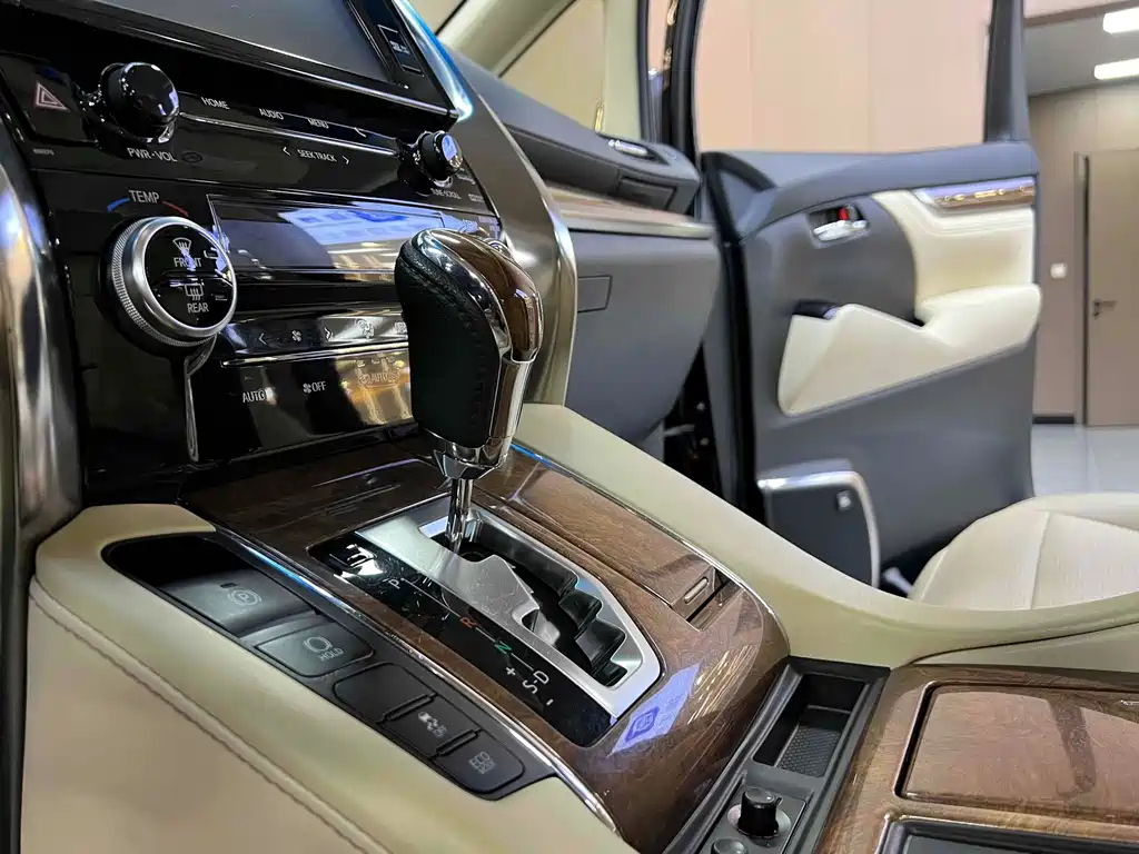 TOYOTA ALPHARD 2016