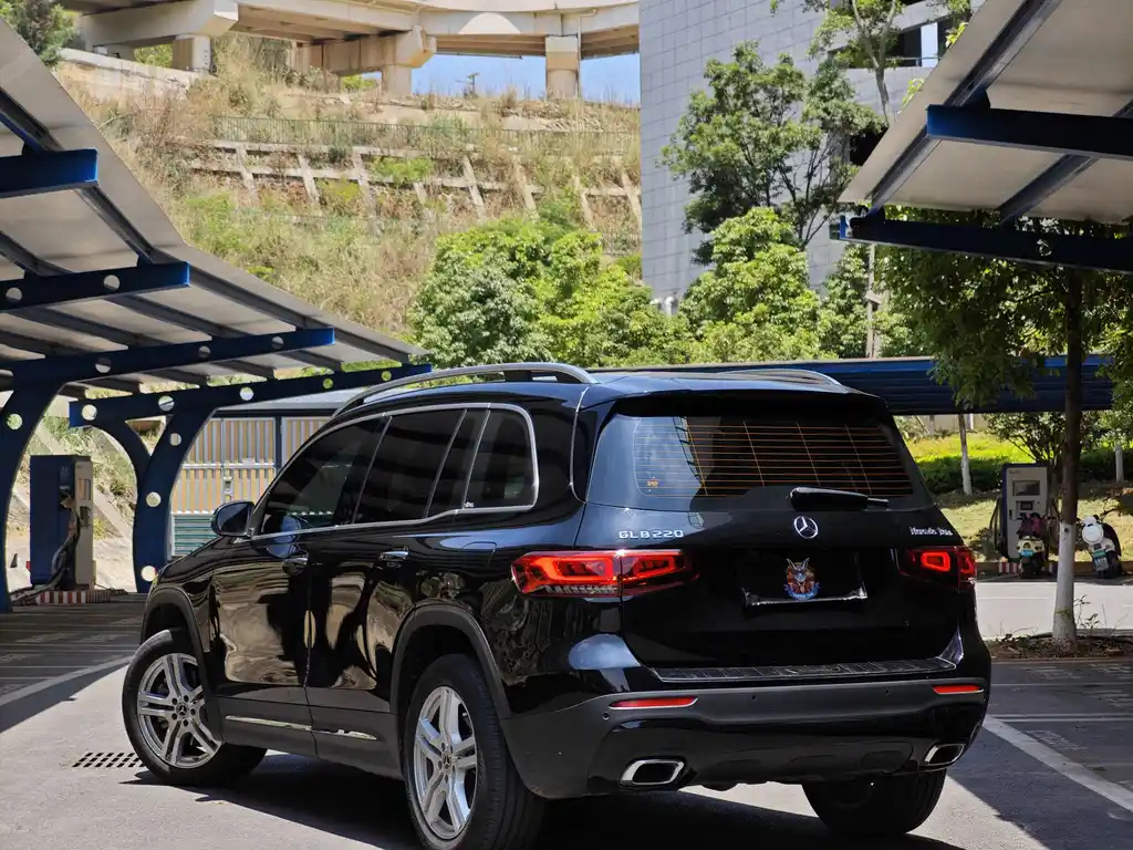 MERCEDES BENZ GLB 2023