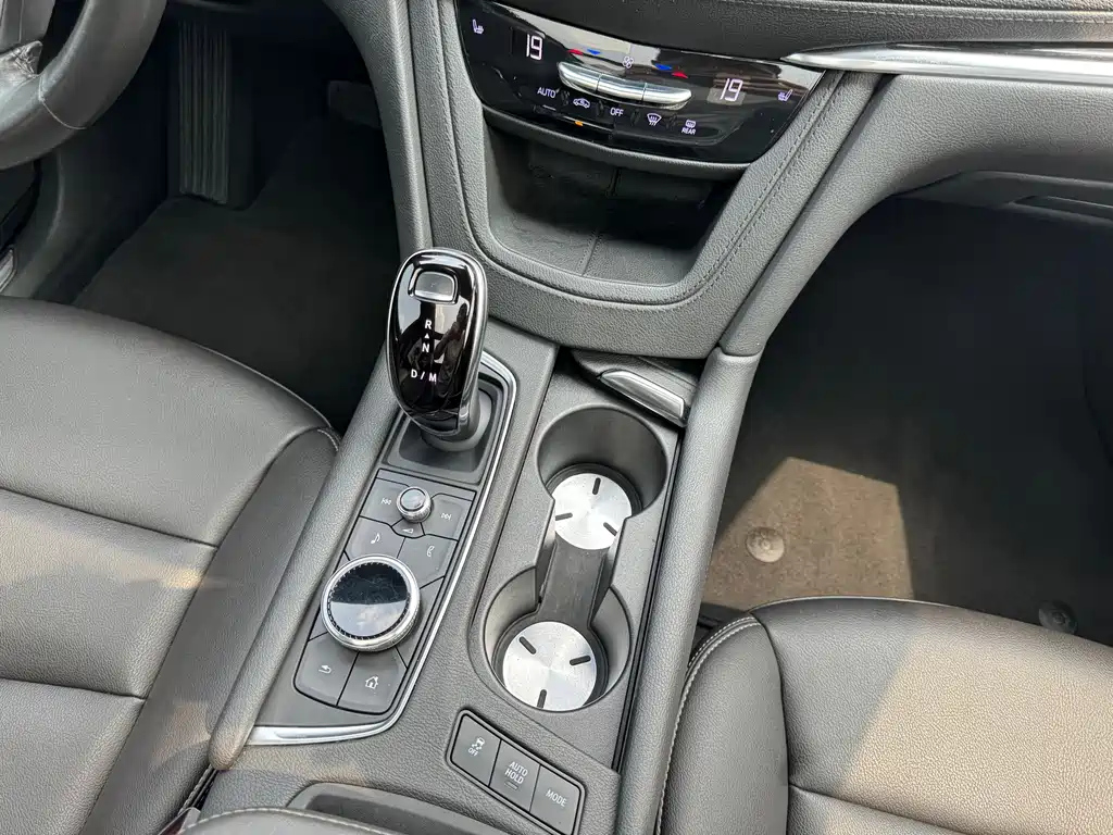 CADILLAC XT5 2021