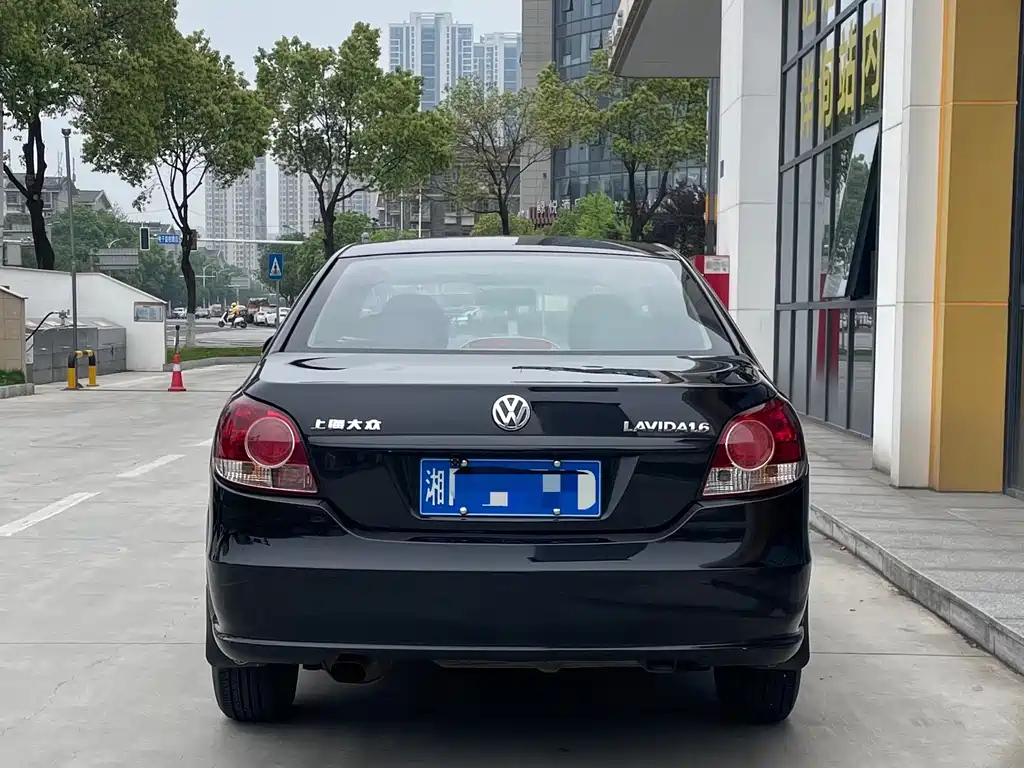 VOLKSWAGEN LAVIDA 2014