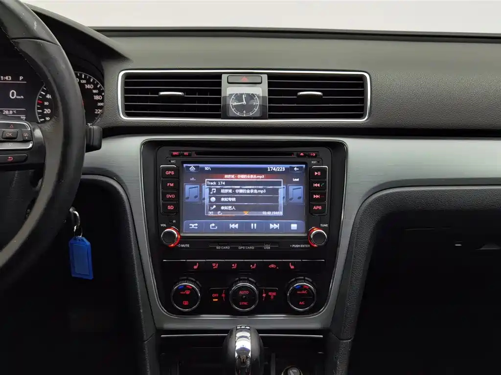VOLKSWAGEN PASSAT 2016