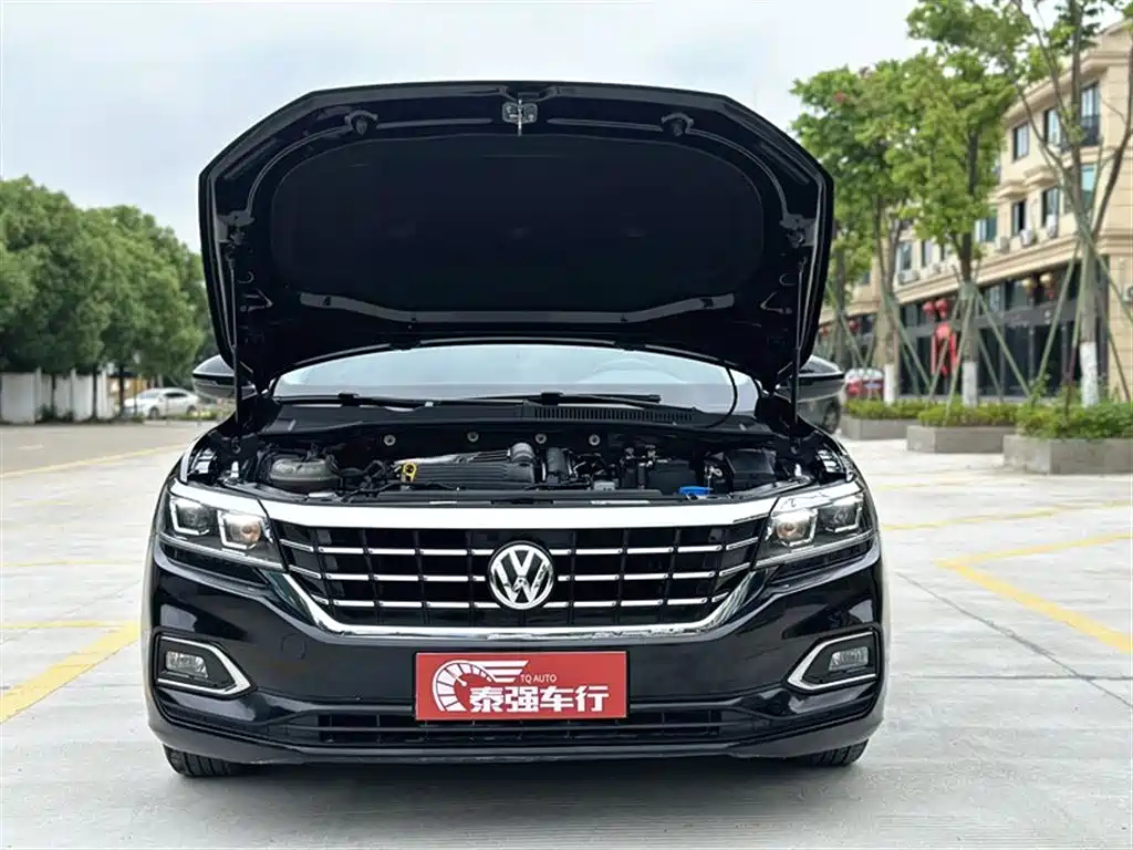 VOLKSWAGEN PASSAT 2020