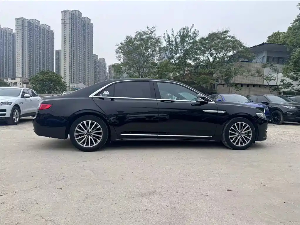 LINCOLN CONTINENTAL 2018