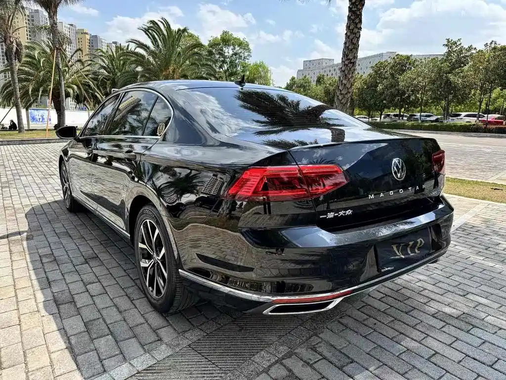 VOLKSWAGEN MAGOTAN 2021