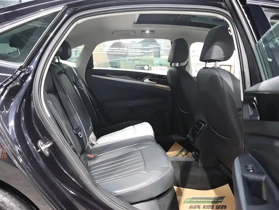 VOLKSWAGEN PASSAT 2022